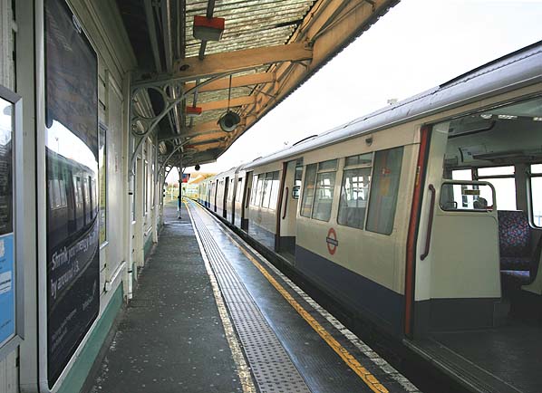Disused Stations New Cross Gate Station (East London Line)