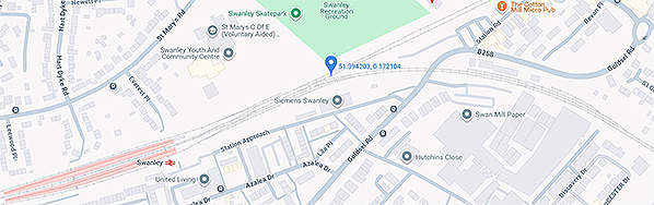 The blue marker shows the location of the station. The platfoms extend along both branches.